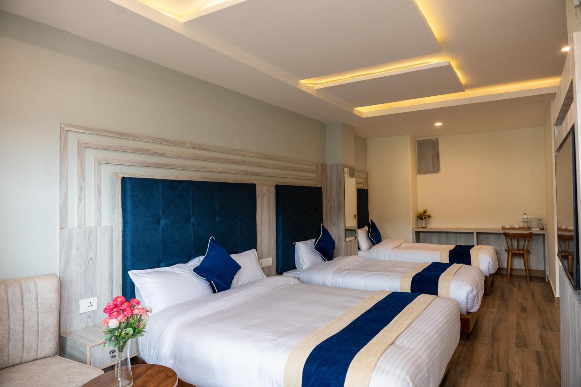 Hotel Adam Pokhara Eksteriør bilde