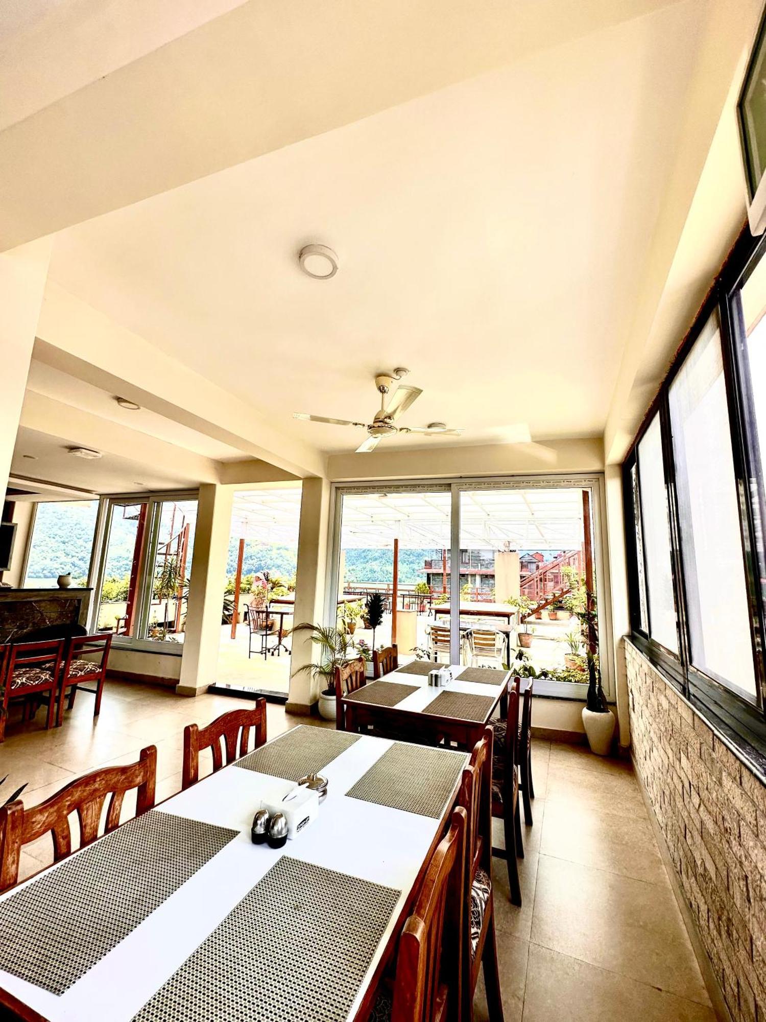Hotel Adam Pokhara Eksteriør bilde