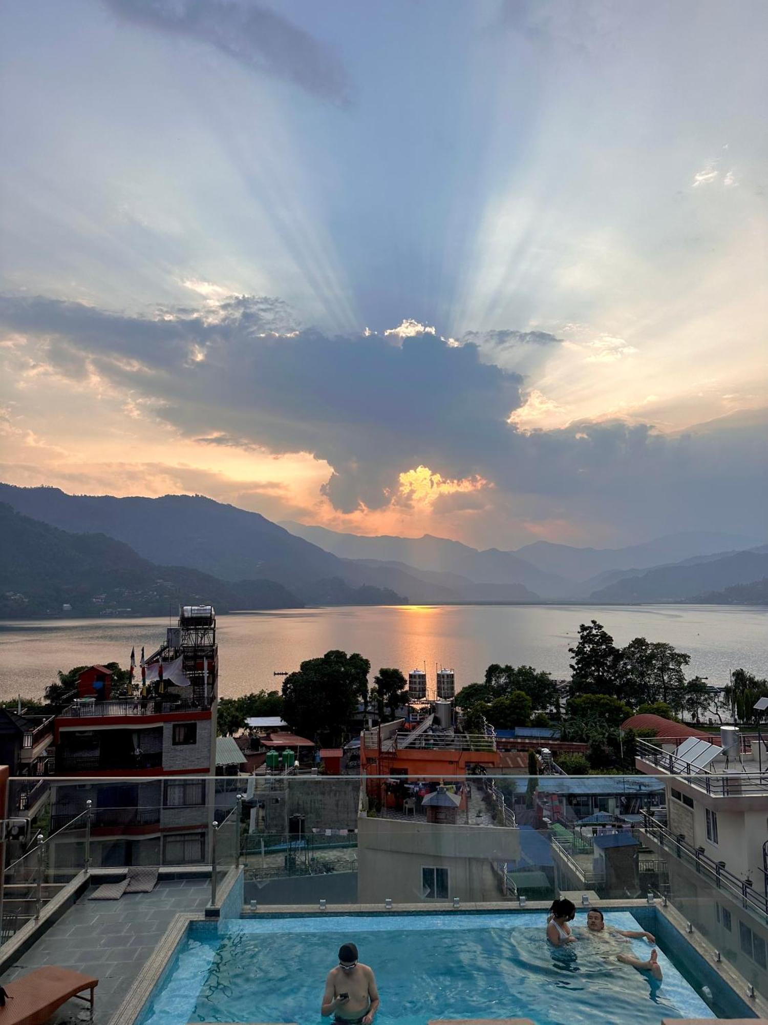 Hotel Adam Pokhara Eksteriør bilde