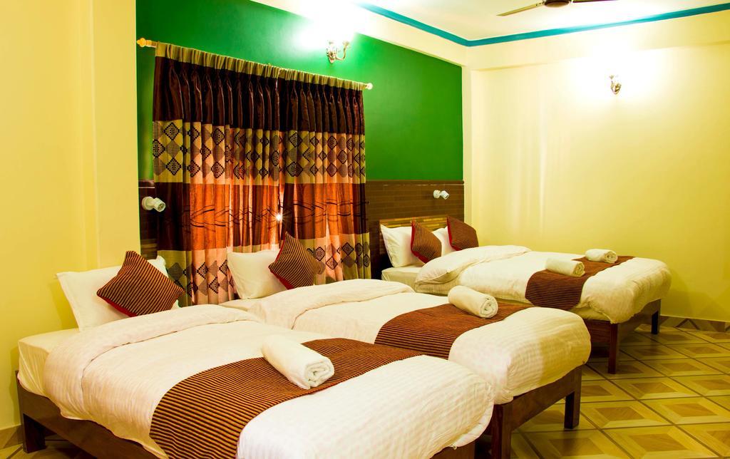 Hotel Adam Pokhara Rom bilde