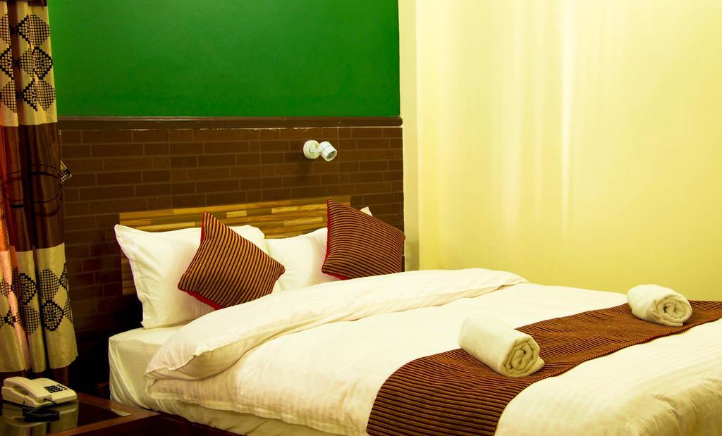 Hotel Adam Pokhara Rom bilde