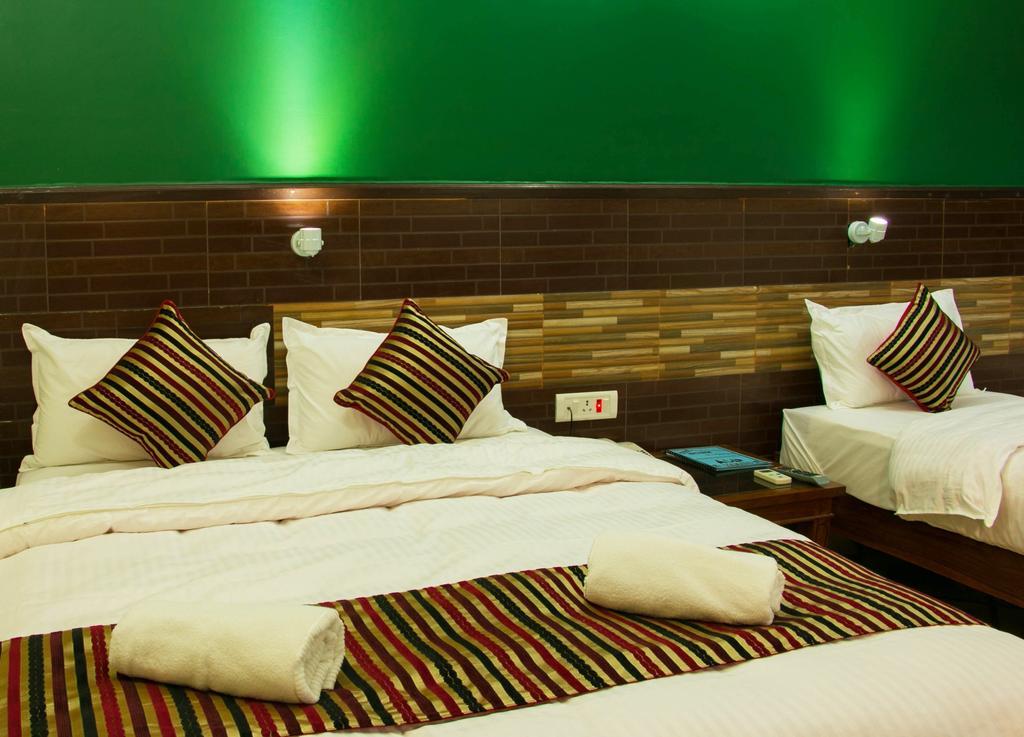 Hotel Adam Pokhara Eksteriør bilde
