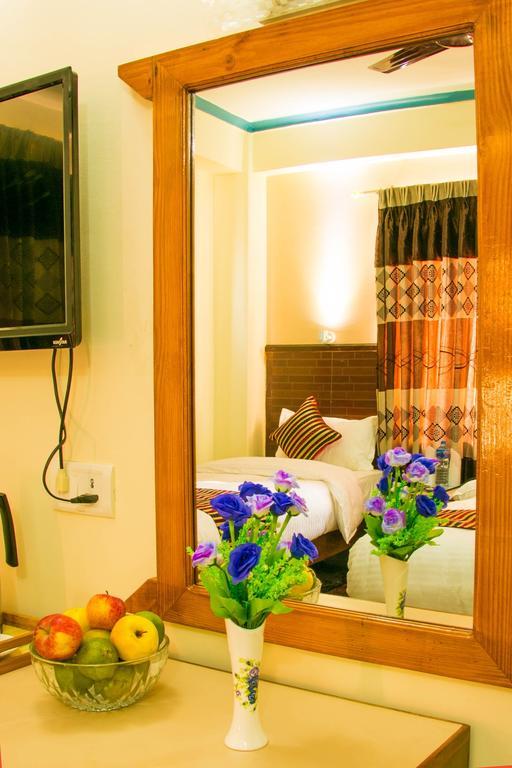 Hotel Adam Pokhara Eksteriør bilde