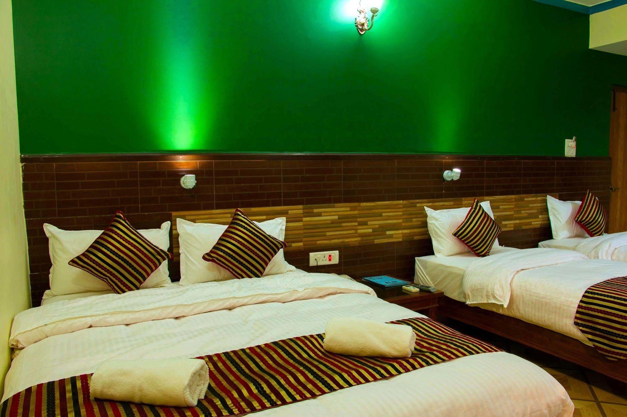 Hotel Adam Pokhara Eksteriør bilde