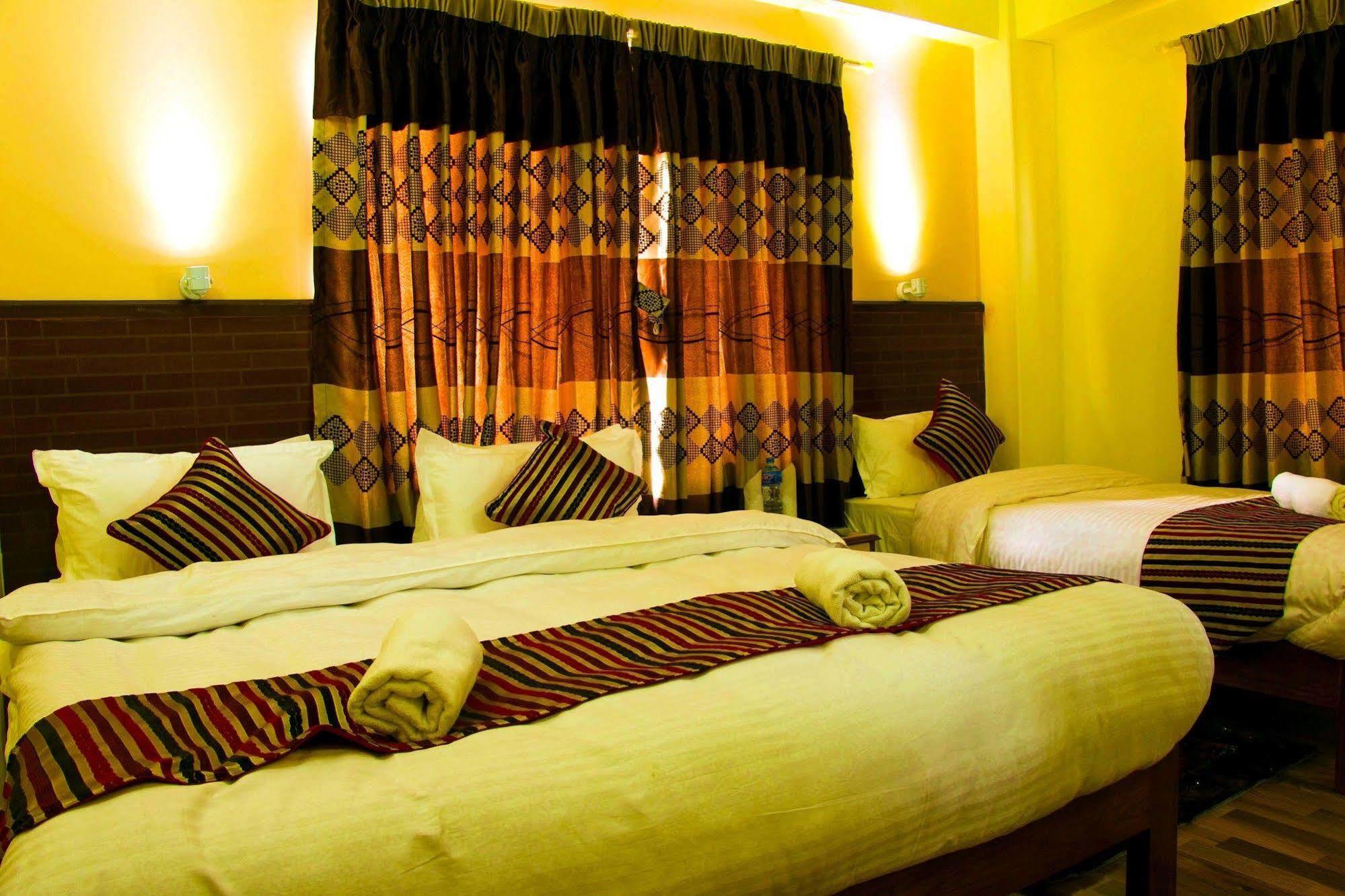 Hotel Adam Pokhara Eksteriør bilde