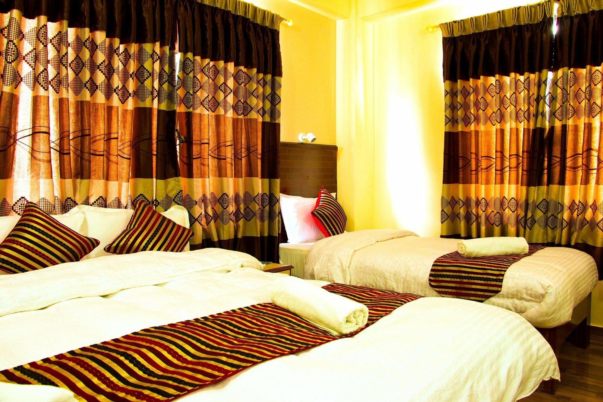 Hotel Adam Pokhara Eksteriør bilde